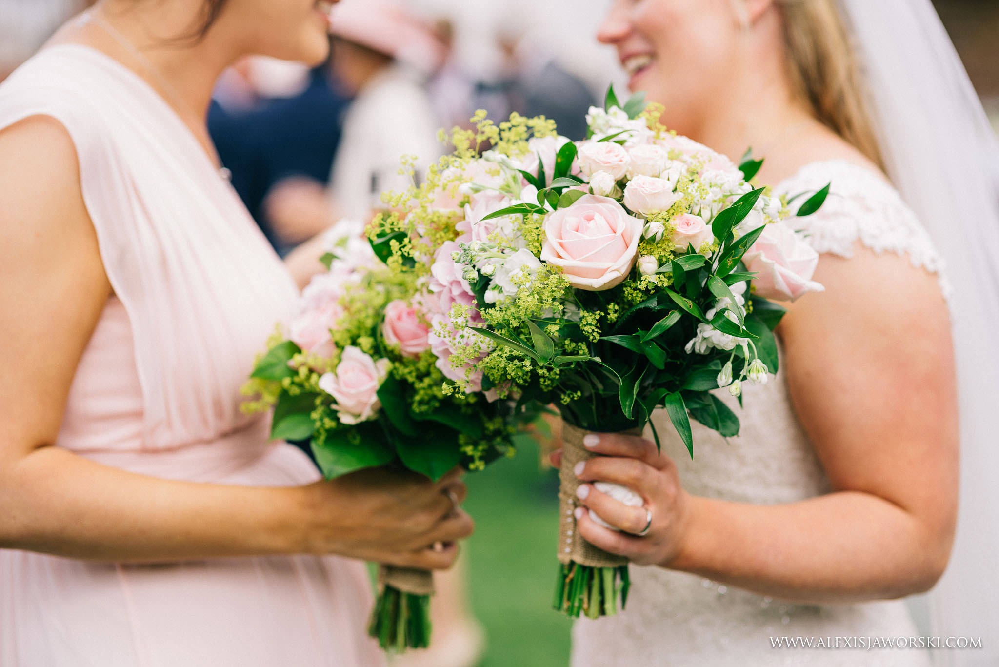 flowers of the bride and bridesmaid