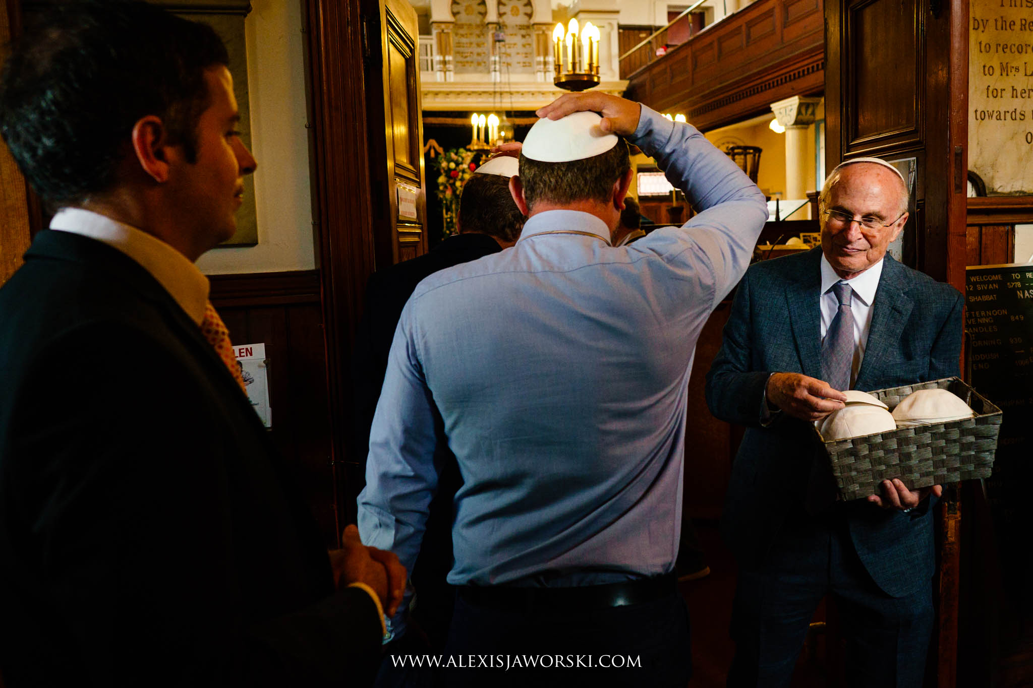 arriving at the synagogue